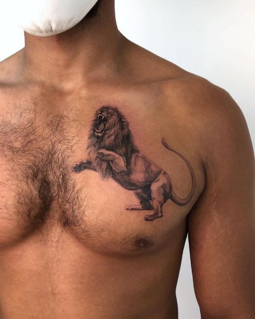 Kingsnake Tattoo blackw;chest;lion