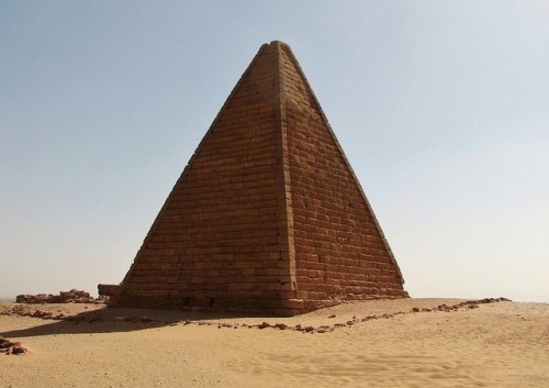 amntenofre:Napata, Kush/Nubia (Sudan): the Royal Necropolis with its Pyramids (north group) dated to