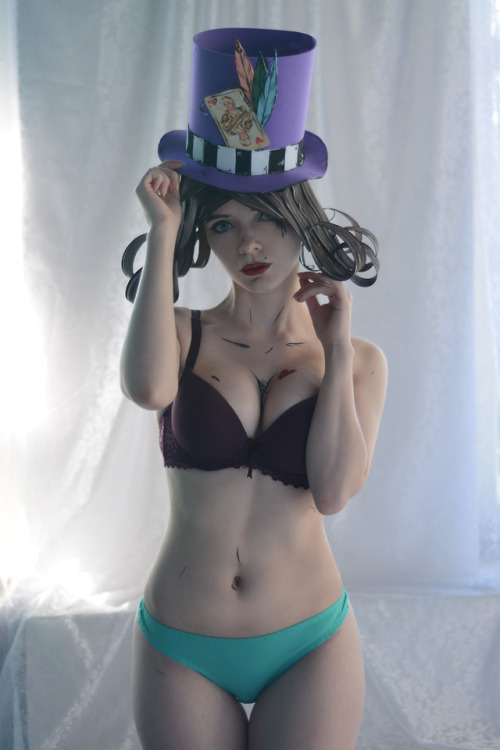 welovecosplaygirls:Mad Moxxi - by Irina Sabetskaya Source: We Love Cosplay Girls