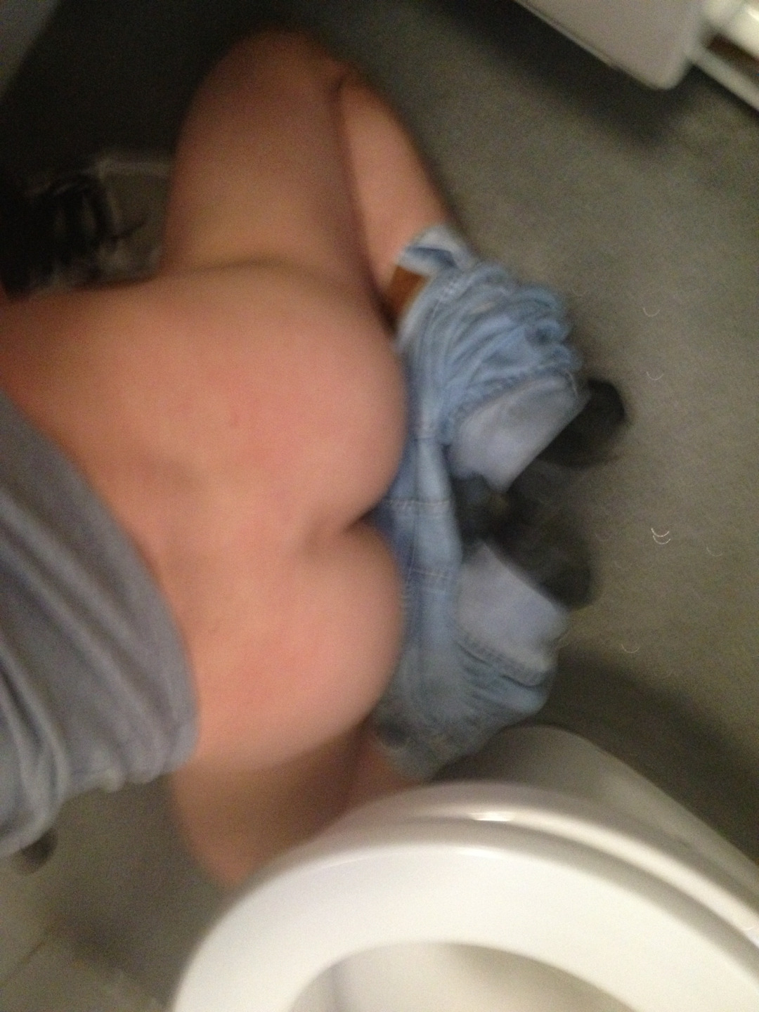 anton-dickson:  And a horny busy lunch break fuck in the office toilets lol… Nice