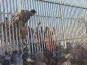 kropotkindersurprise:2002 - Hundreds of protesters stormed Woomera detention camp in Australia, tore