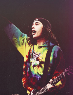antiptvreposts:  paravic:  Vic Fuentes | Pierce the Veil  Part of this has been reposted here. Please reblog the original.