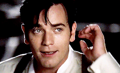 ewanmcgregod:Ewan McGregor smiling aka shattering my heart into million of little pieces