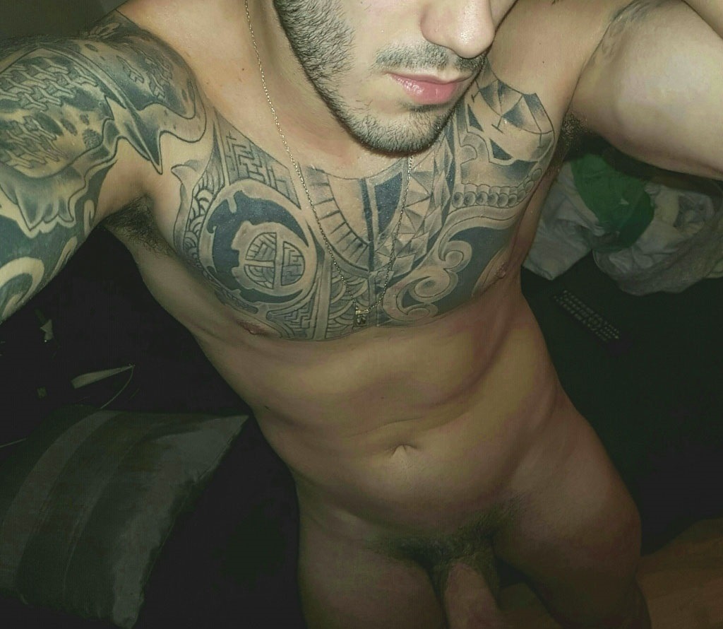 snapchathotguys:Http://SnapchatHotGuys.tumblr.com 