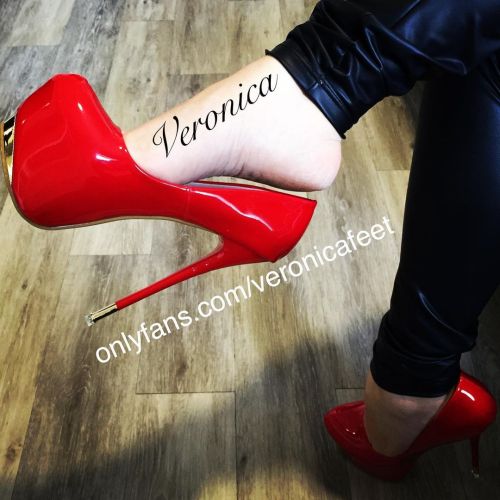 Ciao belli #shoeporn #shoefetish #redheels #highheels #heelslover #heelsaddict #heelsfetish #dangli