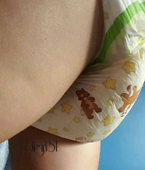 dlgirl81:  Daddy’s been keeping me in diapers much more lately… which means I’ve had to mess more 