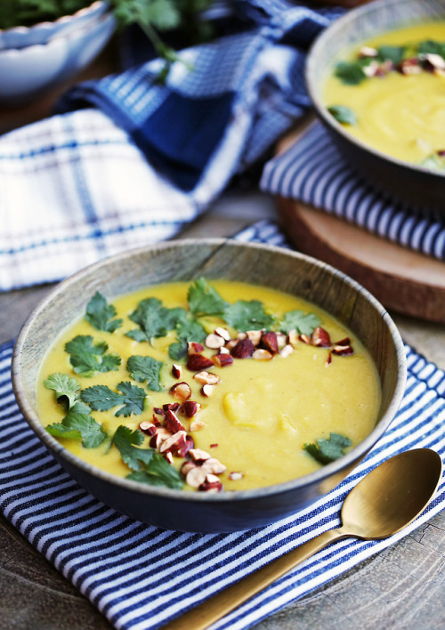 INSTANT POT TURMERIC CAULIFLOWER POTATO SOUP - Creamy, colourful, and delicious! Turmeric brings a b