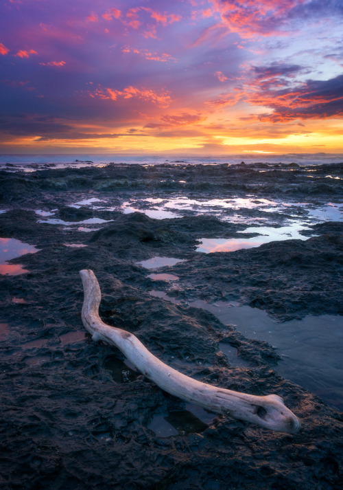 thebeautifuloutdoors: Sunset the beach of Mal pais, Costa Rica [OC][300x4278] ift.tt/2wxfN0o