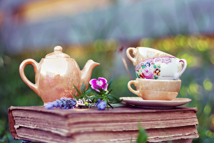 melancholic-fairy:  tea. by sayra ✿*Visit the ℳℯℓαηℂℎσℓ℩¢ ℱα℩rℽ*ﾟ✿