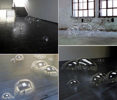 littlelimpstiff14u2: The Giant Bubbles of Luka Fineisen The work of artist Luka Fineisen seems like 