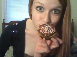 sqrtnegativeone:  Cupcakes taste 10000 times better with sprinkles. I will never not believe this.