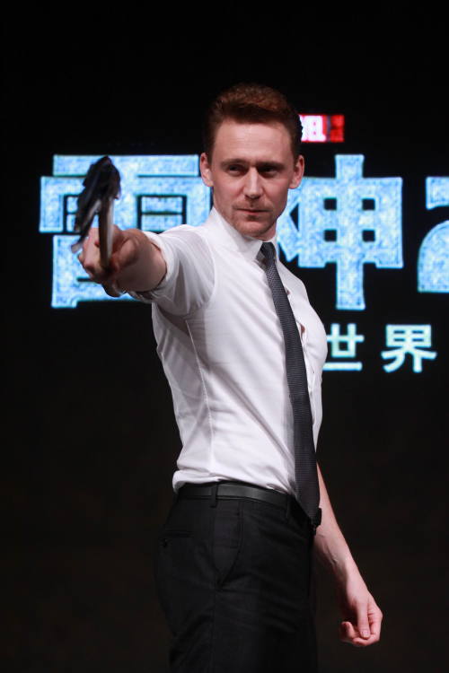 torrilla:  Tom Hiddleston attends ‘Thor: The Dark World’ press conference at Yintai Centre on October 11, 2013 in Beijing, China [HQ] 