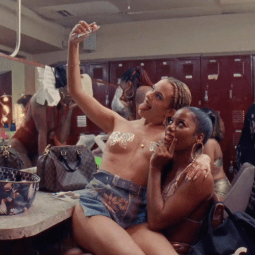 miscreant-side-puffs: lunaoblonsky:Riley Keough and Taylour Paige in the Zola trailer I really hope 