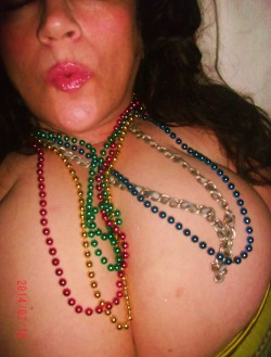 mylonelybreasts:  beads  for me  So lovely