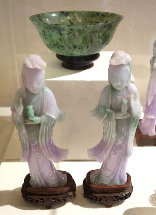Pair of Chinese figures of Guanyin, 18th century 