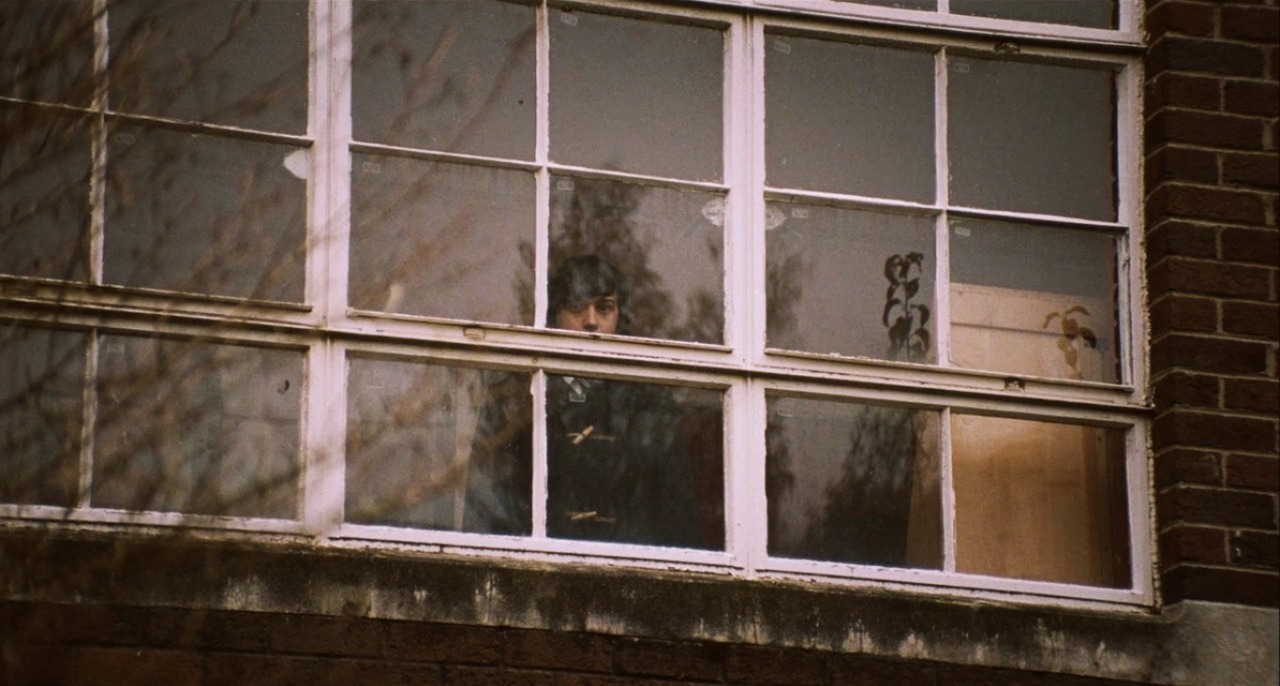 mademoisellecuriosite:  Submarine (Ayoade, 2010) &ldquo;I heard an unhappy ending,