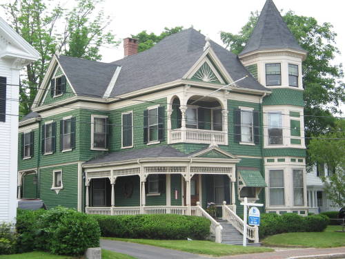 bardot-barbiturate:  a set of victorian houses