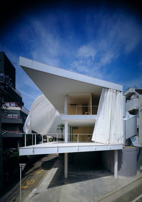 948. Shigeru Ban /// Curtain Wall House /// Itabashi City, Tokyo, Japan /// 1995OfHouses presents Ho