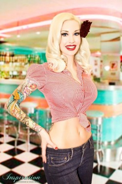 missmagrathea:  Sabina Kelley 