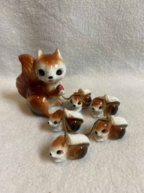 figdays:    Vintage Squirrel Family Figurines adult photos