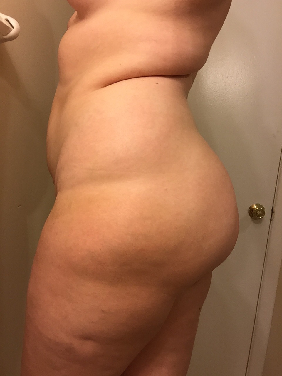 queen-thicknesss:  Does anyone want to make a video with me? Message me😈