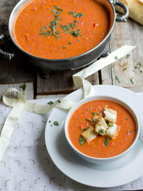 fattributes:Roasted Tomato Basil Soup with Mini Grilled Cheese Croutons