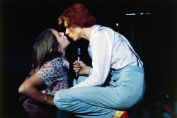 ahoradote:  David Bowie kissing a fan photographed