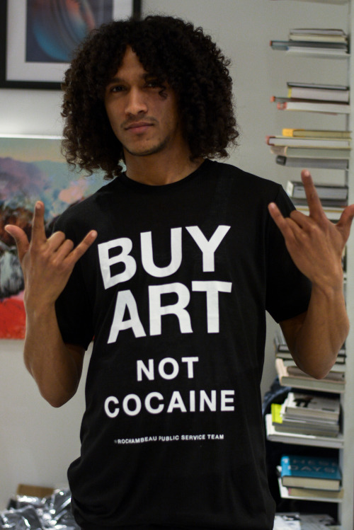 so-dayi:  blackfashion:  “Buy Art Not Cocaine” - Photo by Fleaux   