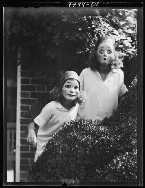 onceuponatown: Vintage Halloween costumes. Unknown dates.