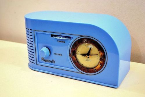 PERIWINKLE Blue Golden Age Art Deco 1948 Plymouth Model 1600 AM Tube Clock Radio Totally Restored! #