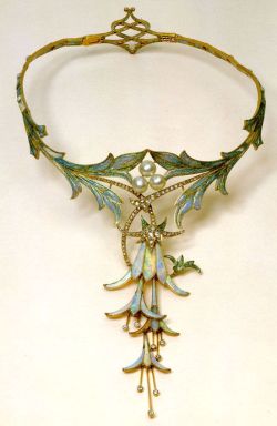 artemesia-violette:  Art Nouveau fae necklace via