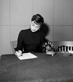 rareaudreyhepburn:  Associated Press reporter William Oatis interviewing actress Audrey Hepburn at U.N. Headquarters a few moments before she records a program for U.N. Radio, New York, December 21, 1953. 