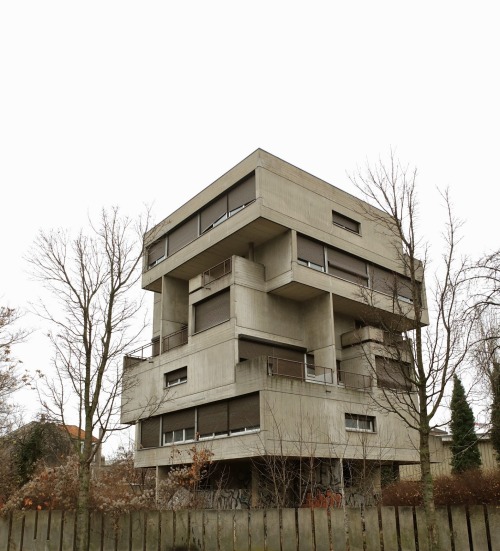 Logements de fonction EDF, Atelier d’architecture de Montrouge (Jean Renaudie and others), Ivr