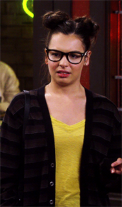sethsgecko:Favourite outfits of Elena’s in season 2