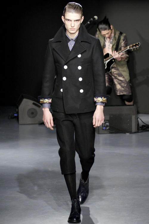 jlsander: poisonousvenom: fashionloveskarl: Miharayasuhiro Fall Winter 2012 Satan Guerrino He&r