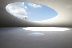 actegratuit:  ‘teshima art museum’ by tokyo-based architect ryue nishizawa and japanese artist rei naito recently welcomed visitors of the 2010 setouchi international art festival held on seven islands in the takamatsu port area, japan. hugging