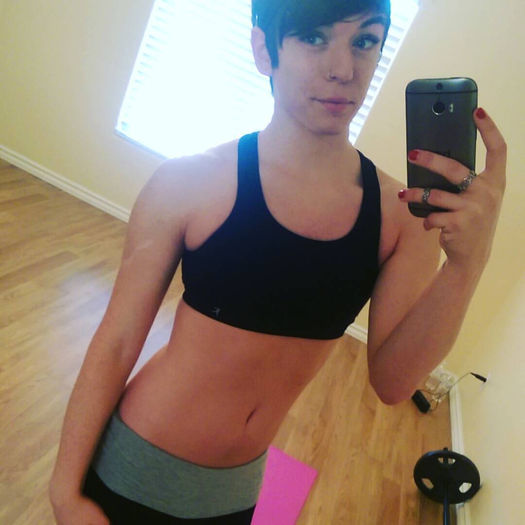 elenadarlingg:  Work Out. Eat Well. Love Yourself. 😘 #workout #fitness #loveyourself