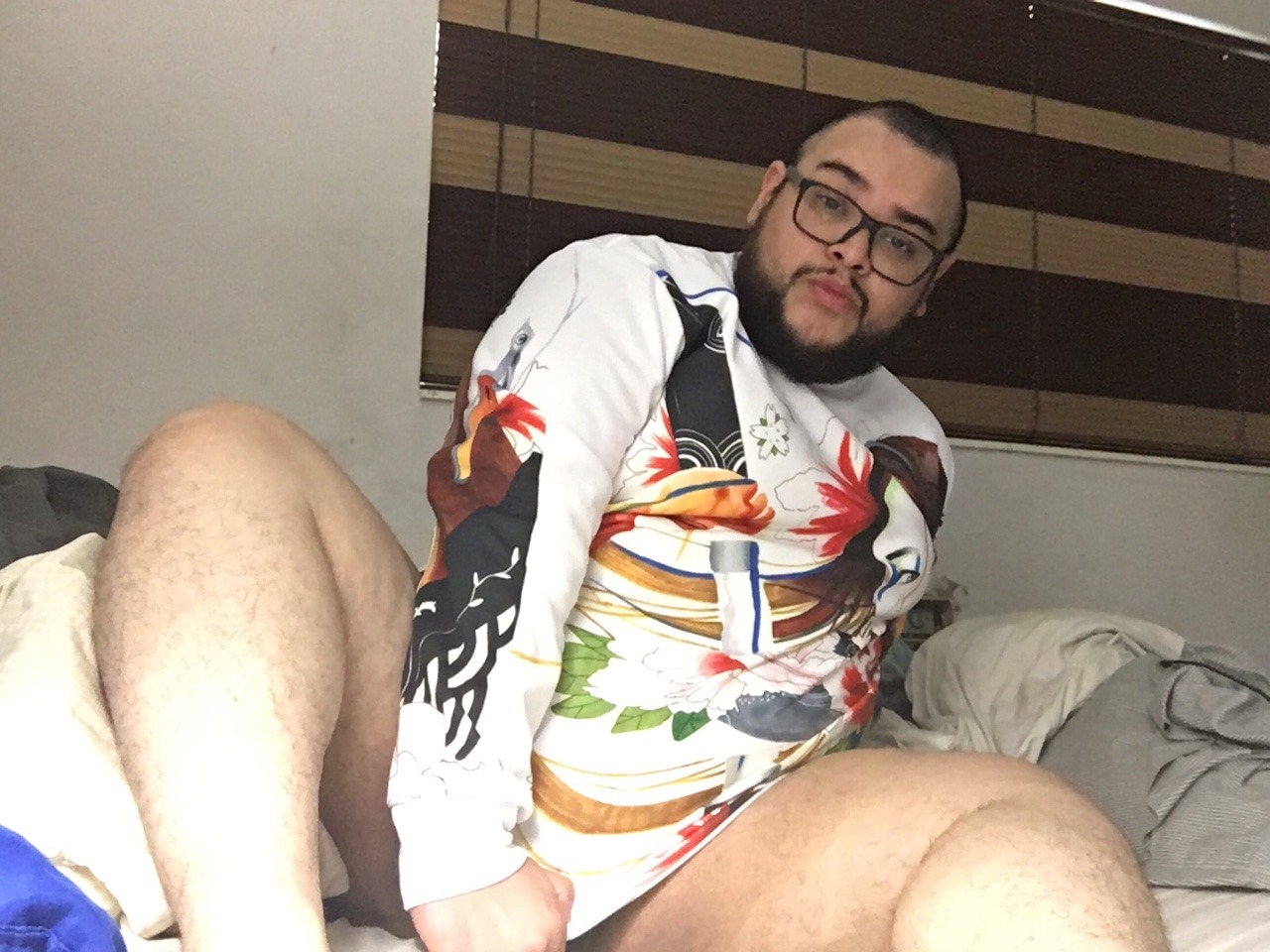 buki-monster:  Feeling sexy in my sweatshirt! Love my body for what it is! Fat, chubby,