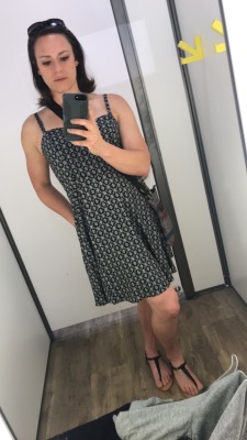 tanjatherusticgirl: authenticerica:  Not the most flattering pic (compliments of old navy dressing room) but went out and did a lil shopping today at the local pedestrian mall.  The weather was so nice I just had to!  And my friend that came with me goes