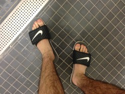lafootbro:  Hitting the gym showers