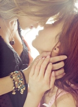 the-inspired-lesbian:  Love and Lesbians ♡
