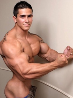 pec-men:See more muscle pics at pec-men.tumblr.com/archive