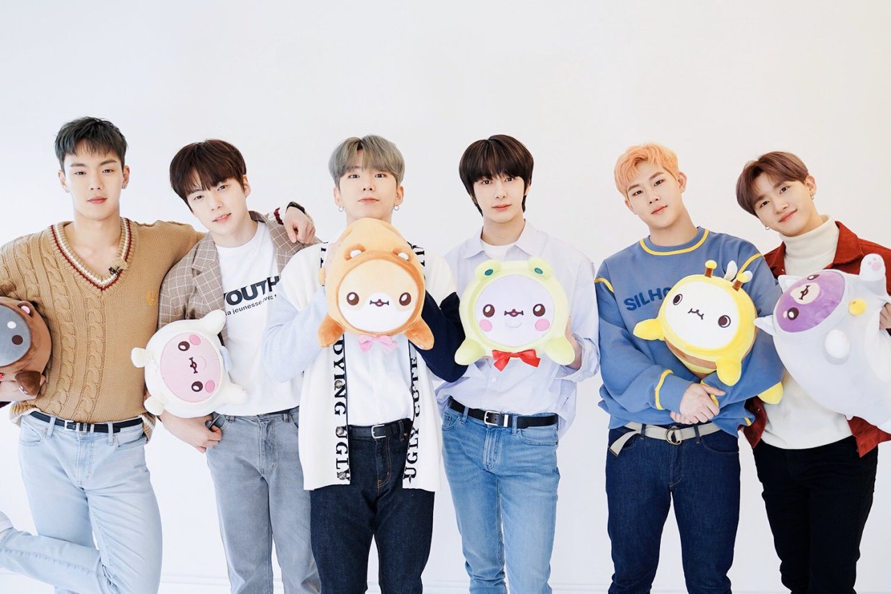 7 Moments From MONSTA X And TWOTUCKGOM's "TWOTUCKBEBE Day" That Melted MONBEBE's Hearts