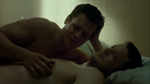 newnakedmalecelebs:  Russell Tovey naked on Looking