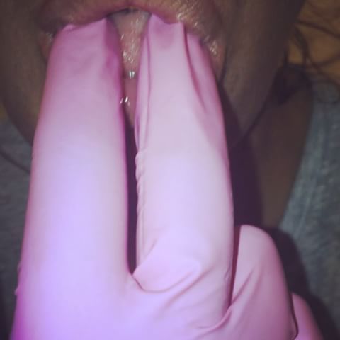 latexglovesfetish:  Credit: @FetishNation_SS 