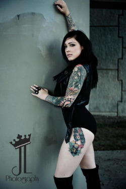 my-kingdom-for-inked-babes:  More @ http://my-kingdom-for-inked-babes.tumblr.com