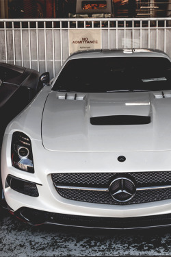 mistergoodlife:  A white Black Series ║