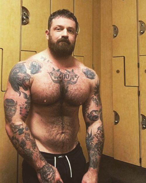 ocnastypartypig:   guysthatgetmehard2:  jeff (guys that get me hard)  Rock hard 