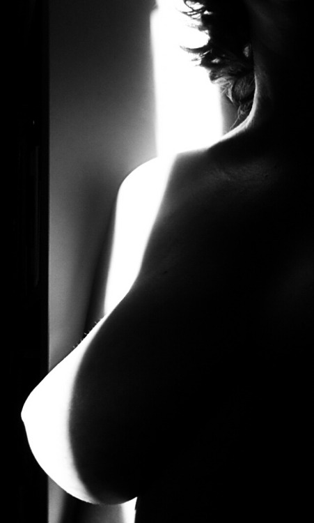 desconegudax:  August 2015. Light and shadows. adult photos