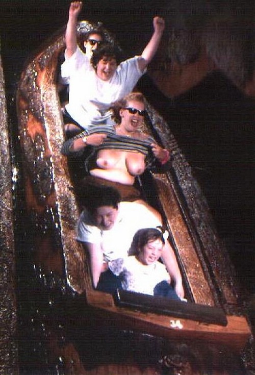 hailtheheel:  I found this awesome set of theme park flashing on @booomer75 and I couldn’t help but to add our own. Log Flume at Six Flags. Reblog for more! 